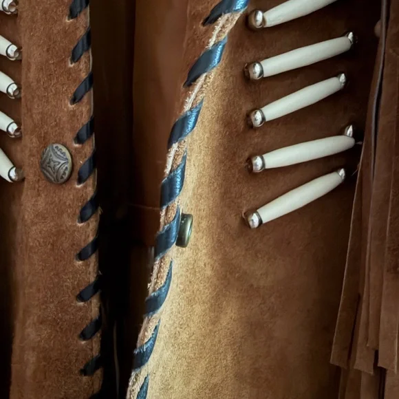 Stunning Vintage Suede Western Boho Tribal Festival Fringe Beaded Cropped Jacket - Picture 5 of 7